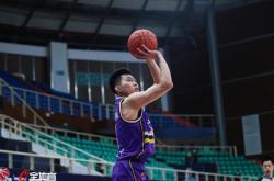 -富力后卫助攻建功，帮助球队大胜对手