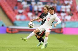 开云体育官网-英格兰队险胜克罗地亚队，球迷欢呼不已