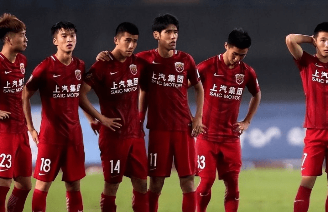 恒大击败上港，稳坐领先之位