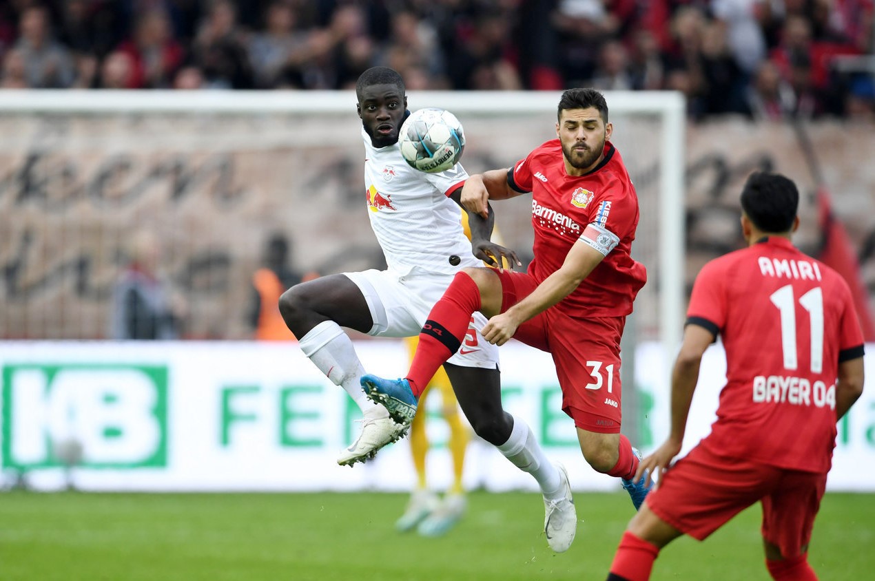 法兰克福豪取三分,赢得关键战的简单介绍 法兰克福豪取三分,赢得关键战的简单介绍