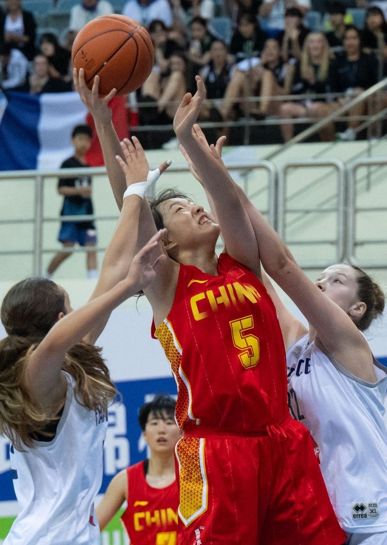 关于篮球赛事精彩纷呈，球员实力尽显的信息