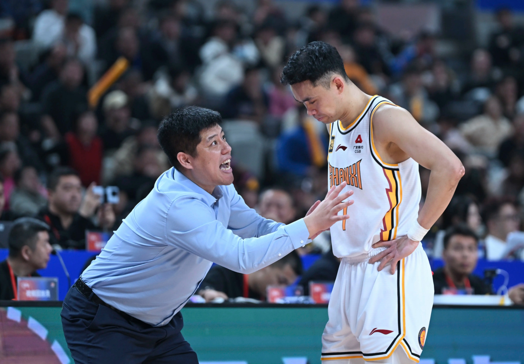 福建队险胜山西队,恩比德状态火热 福建队险胜山西队,恩比德状态火热